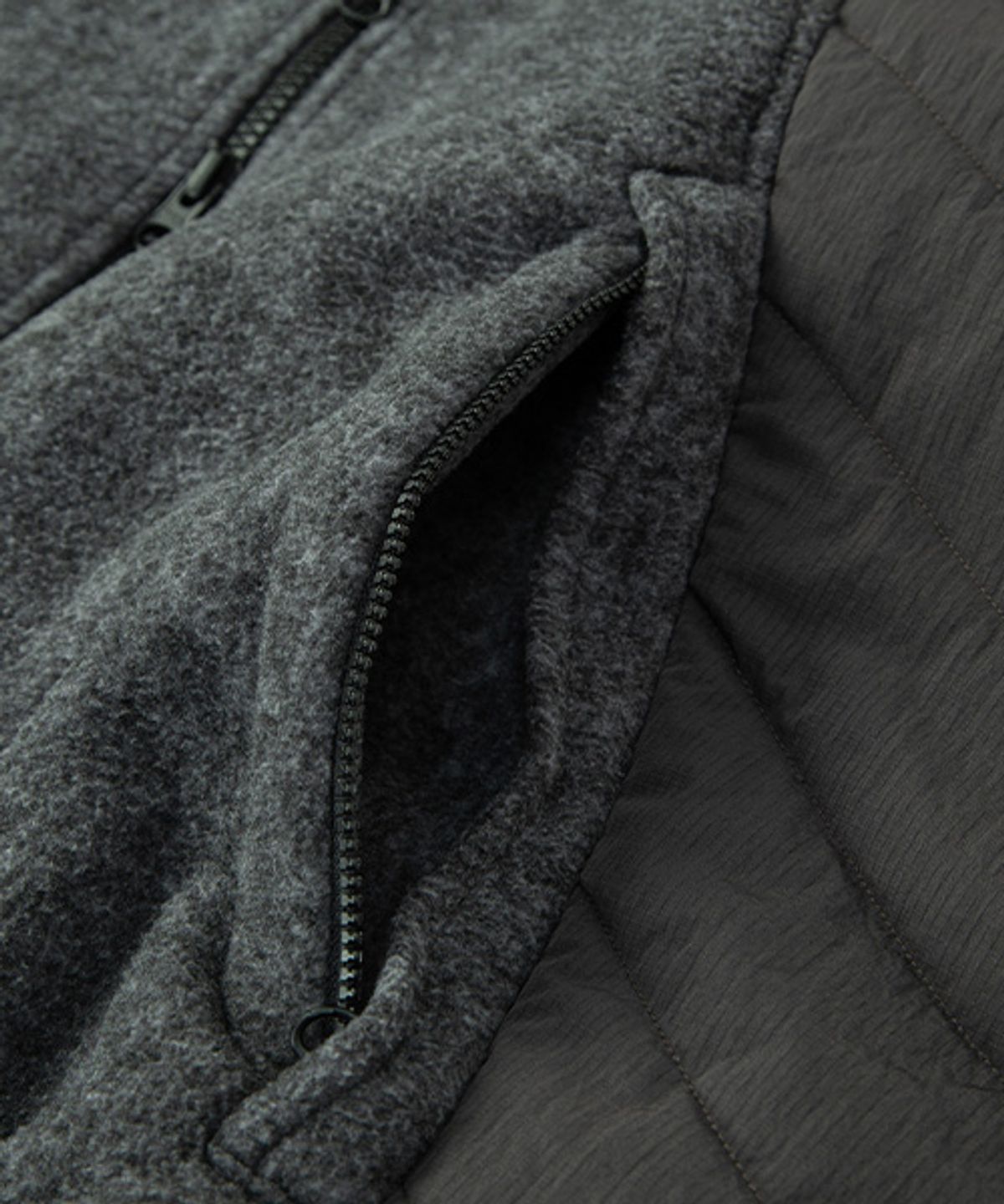 더콜디스트모먼트(THE COLDEST MOMENT) TCM side padded vest (grey)