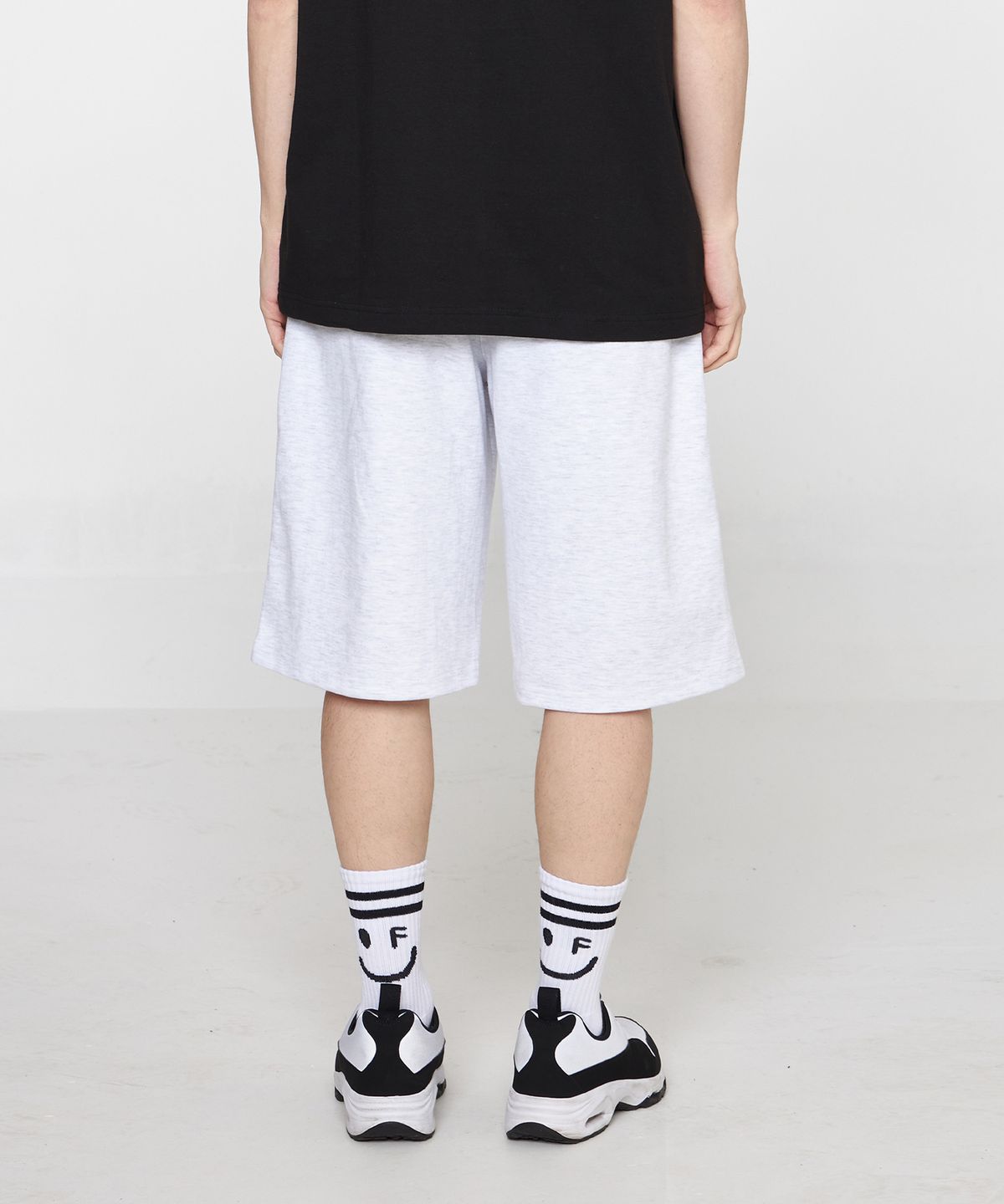 그레이버(GRAVER) [UNISEX]드로잉 블랙 스마일 로고 삭스 1팩_화이트