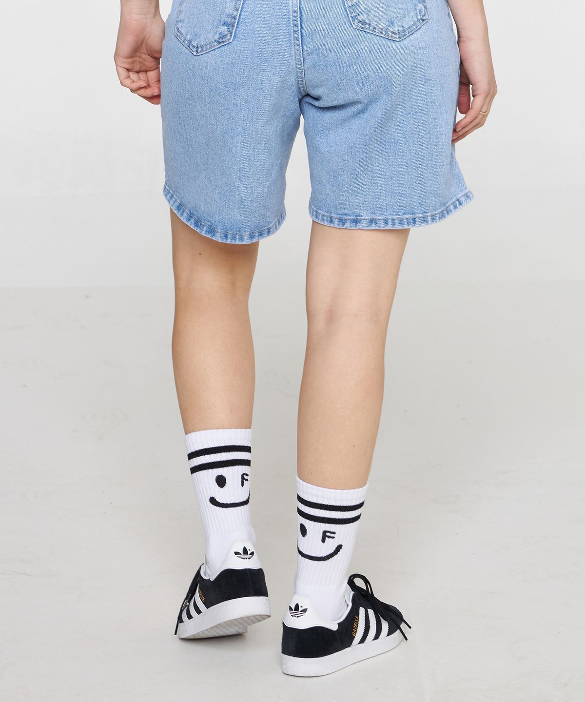 그레이버(GRAVER) [UNISEX]드로잉 블랙 스마일 로고 삭스 1팩_화이트