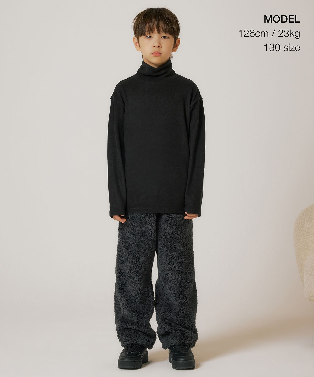 무신사 스탠다드 키즈(MUSINSA STANDARD KIDS) [힛탠다드] 기모 릴렉스드 터틀 넥 긴소매 티셔츠 [블랙]