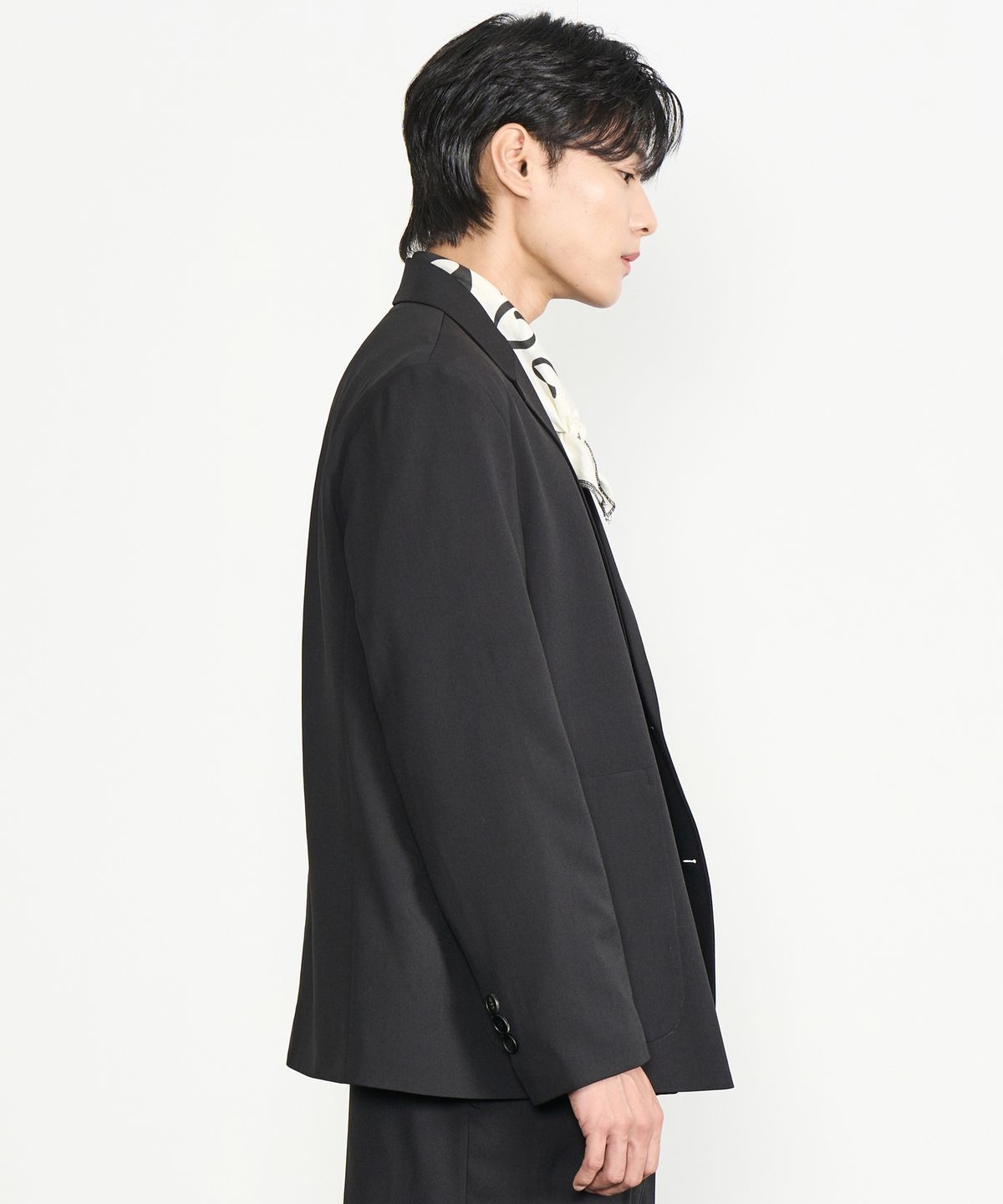 프레리(PRAIRIE) 투버튼 싱글 블레이저 (BLACK)