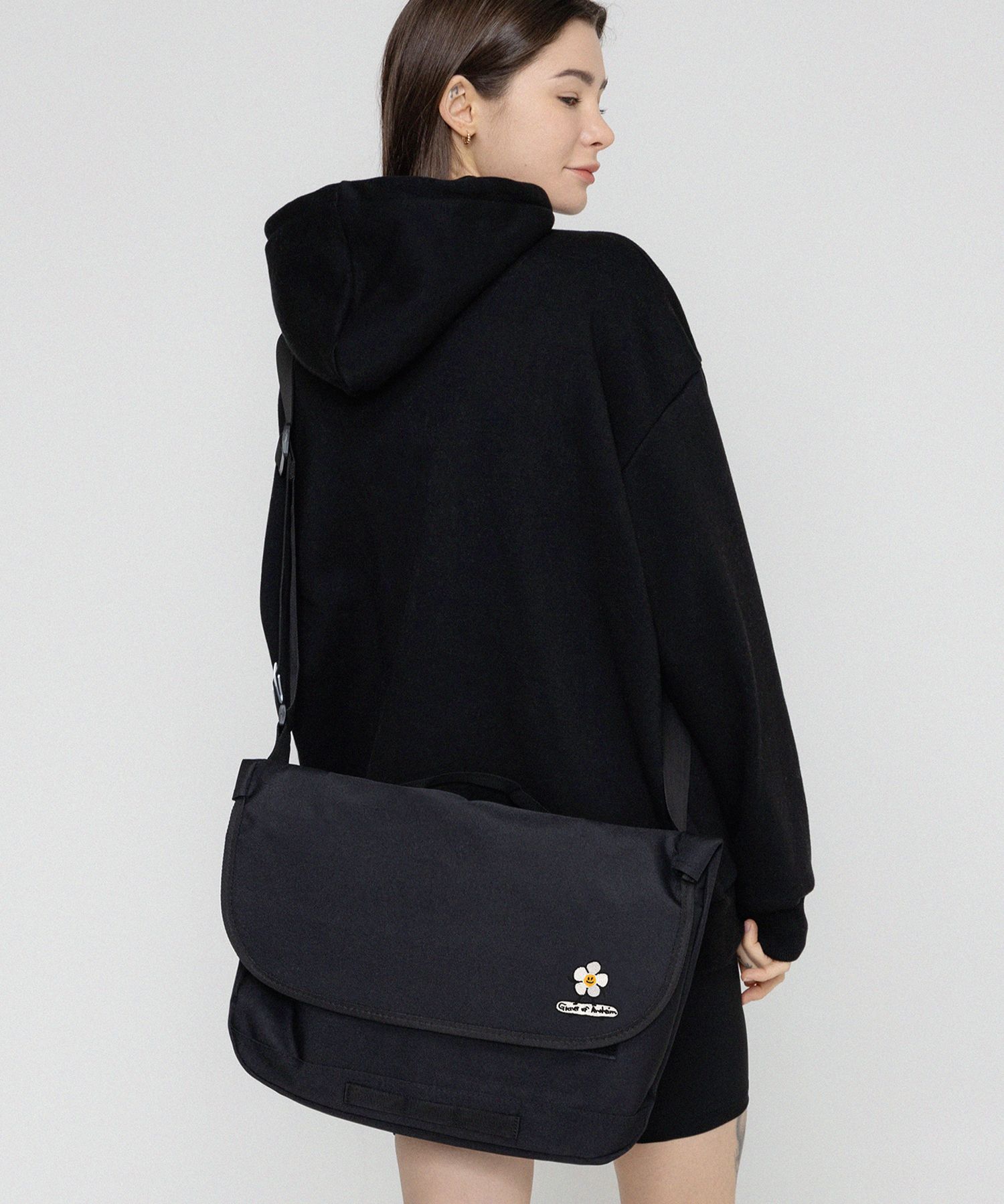 【GRAVER】Green Flower Embroidered Cross Messenger Bag Cros flowers print laptop bag (15,6 inches) by Misako