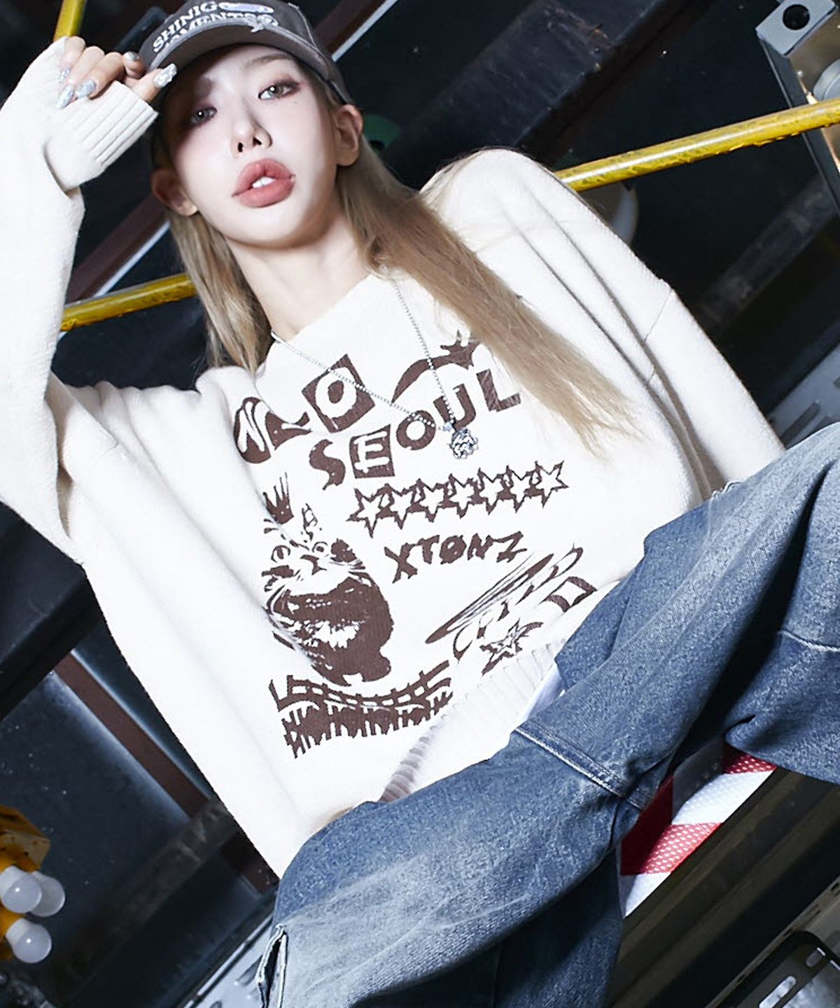 엑스톤즈(XTONZ) XF002 캣 월드 풀오버 니트 (CREAM)