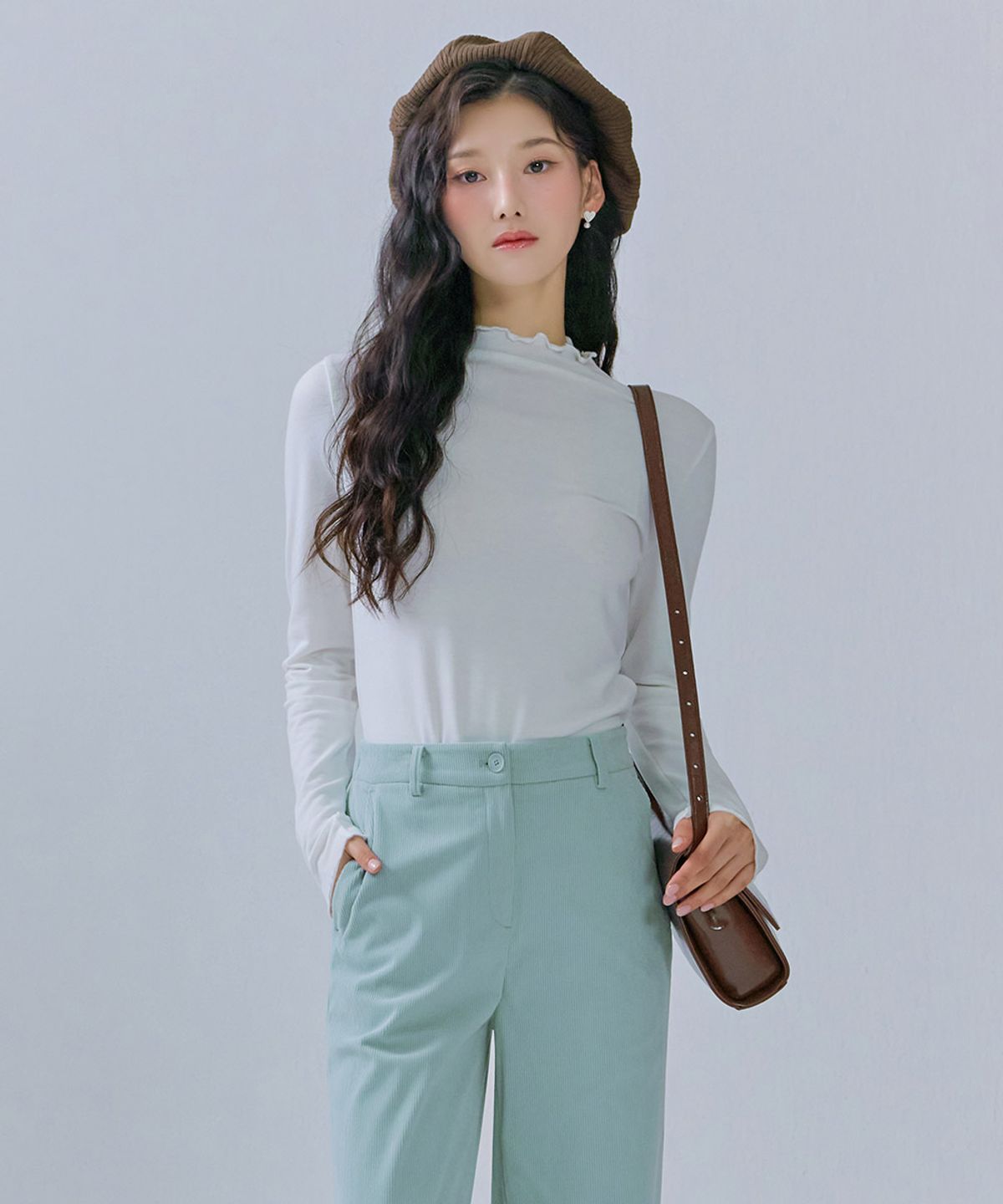 체이스컬트(CHASECULT) 여성 프릴 포인트 반넥 티셔츠-CFZG5153C01