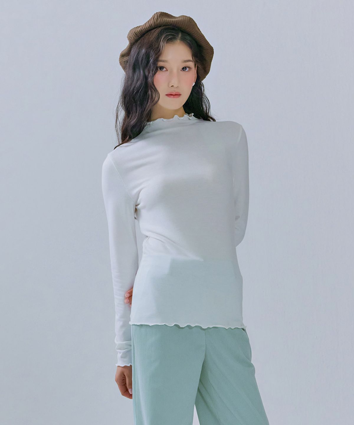 체이스컬트(CHASECULT) 여성 프릴 포인트 반넥 티셔츠-CFZG5153C01