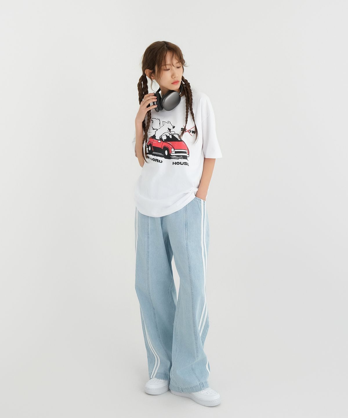 슬로우 레코드 하우스(SLOW RECORD HOUSE) 도그 드라이븐카 티셔츠_화이트