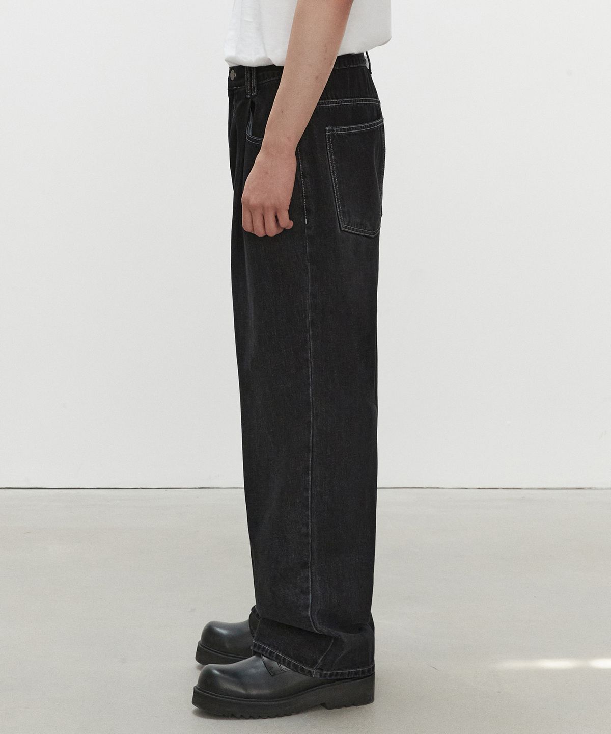 데케트(DECET) Deep Pleats Wide Jeans DCPT030Black