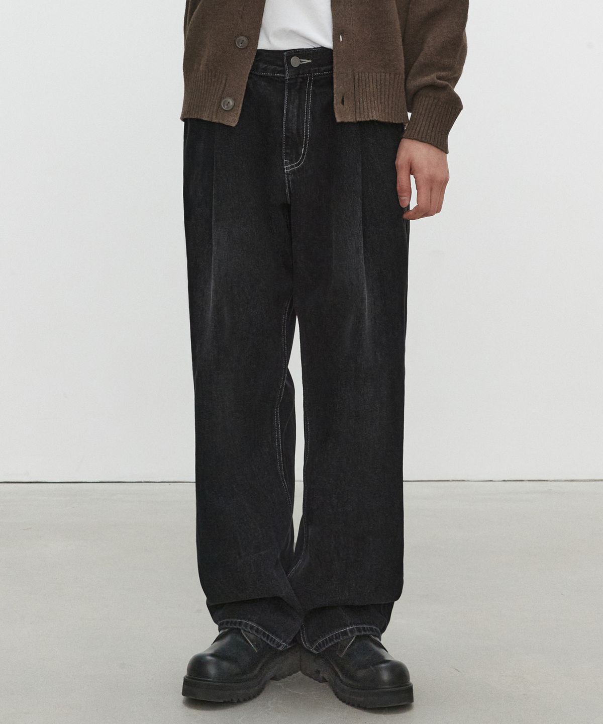 데케트(DECET) Deep Pleats Wide Jeans DCPT030Black