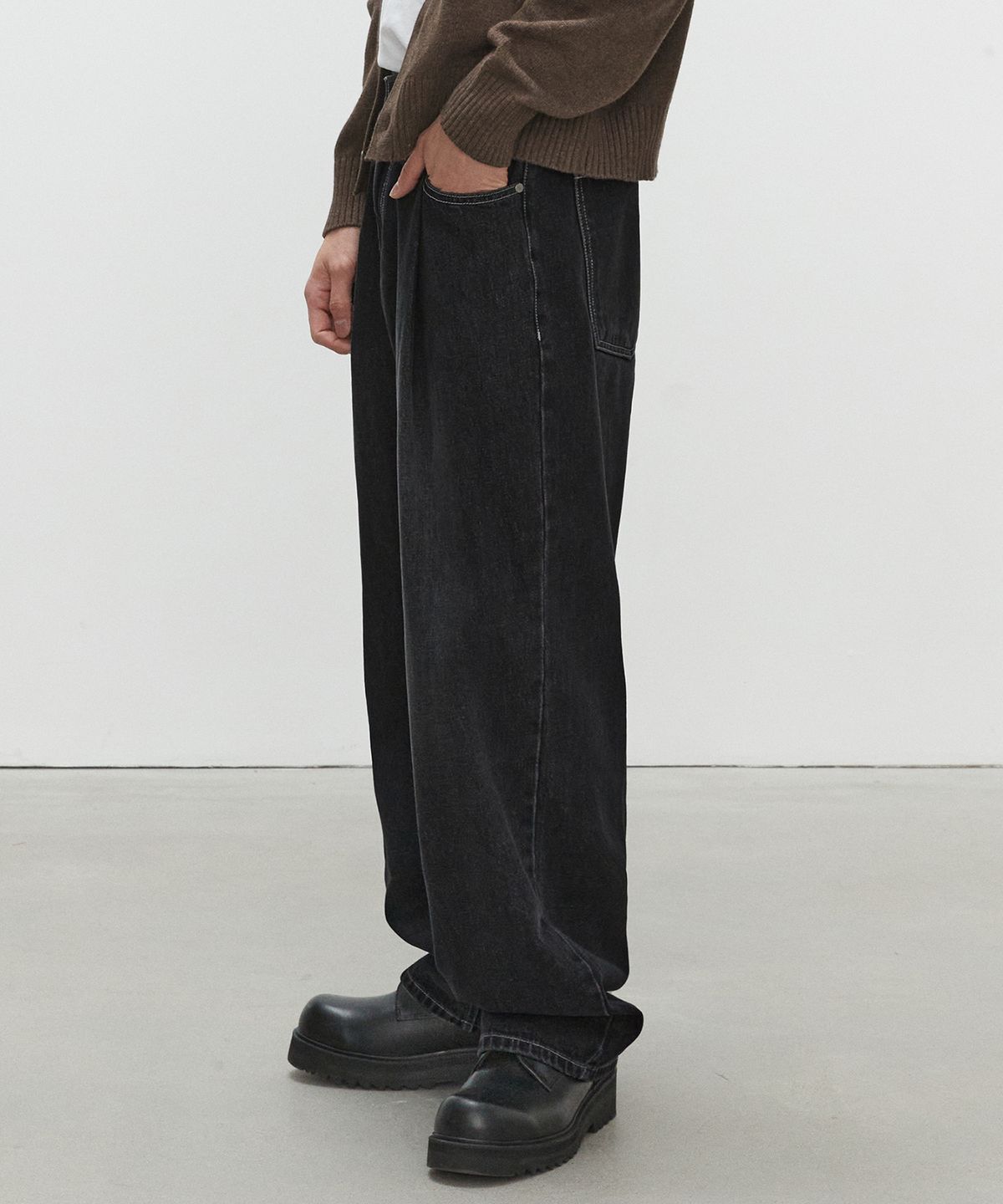 데케트(DECET) Deep Pleats Wide Jeans DCPT030Black