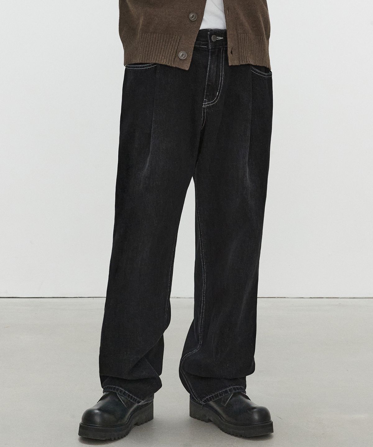 데케트(DECET) Deep Pleats Wide Jeans DCPT030Black