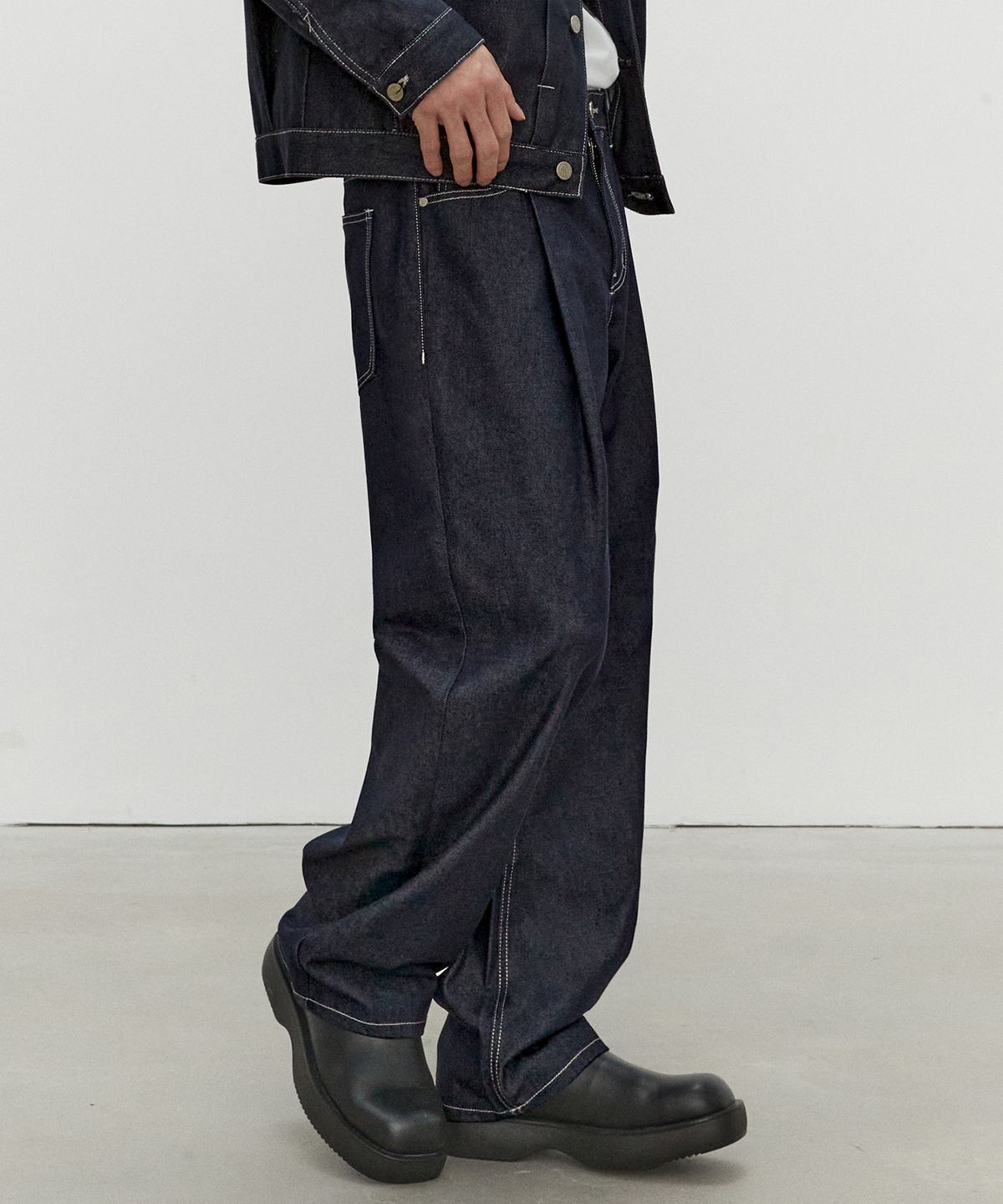 데케트(DECET) Deep Pleats Wide Jeans DCPT030CPIndigo
