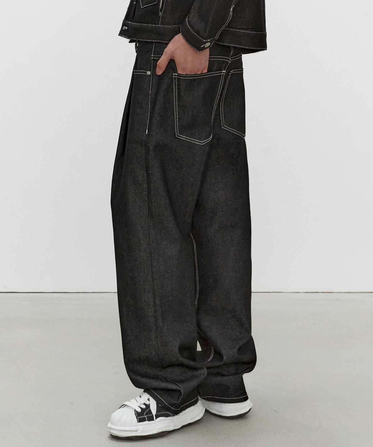 데케트(DECET) Deep Pleats Wide Jeans DCPT030CPBlack