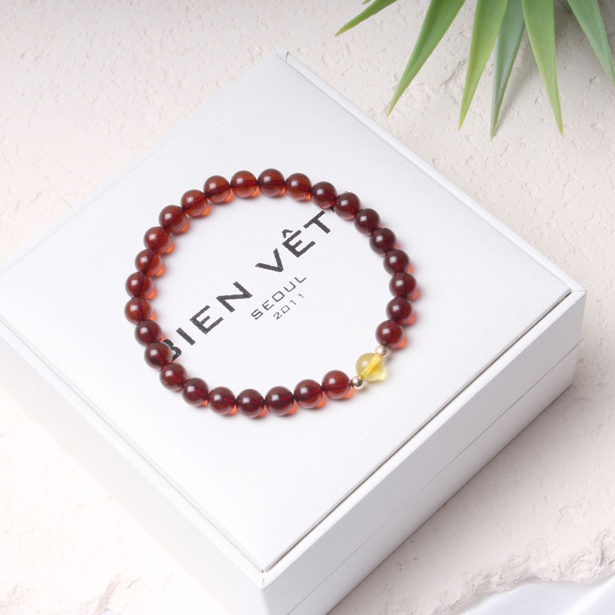 비엔베투(Bien Vetu) 6mm 천연호박 GF 레이어드 팔찌