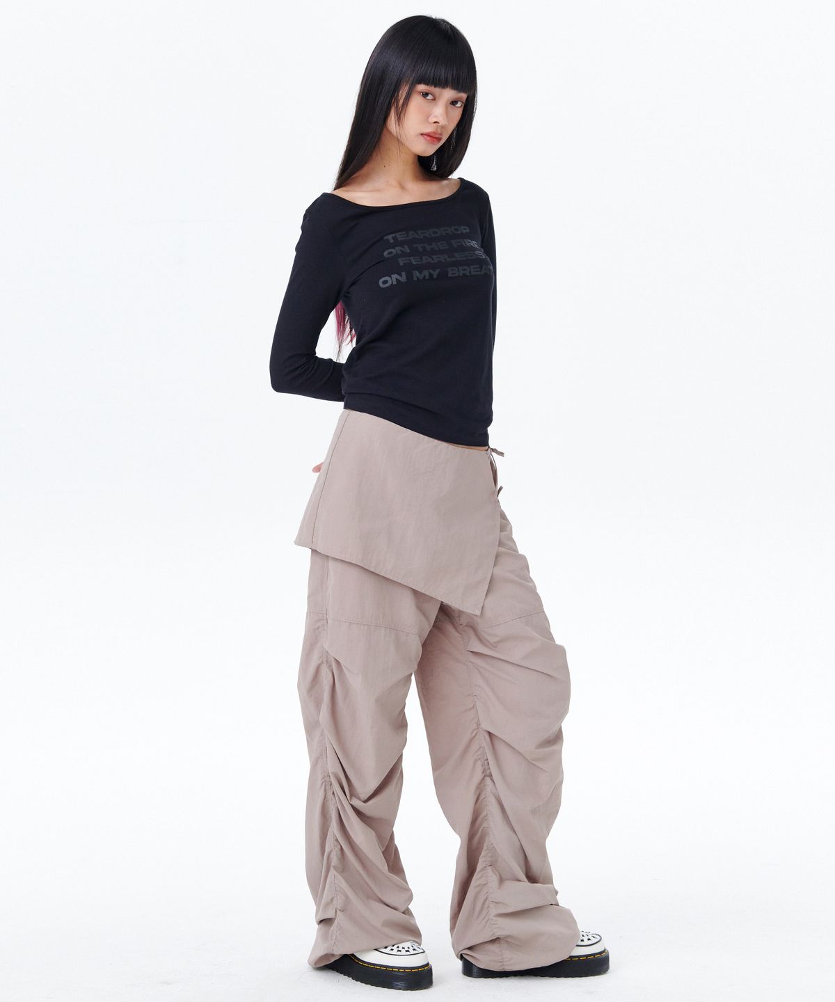 러닝하이(RUNNINGHIGH) 레터링 슬림 L/S 티 [블랙]
