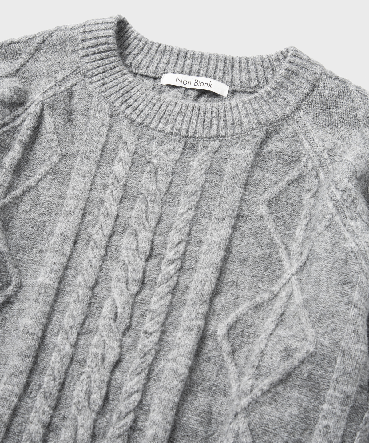 넌블랭크(NONBLANK) 케이블 조직 라운드 니트_MELANGE GREY