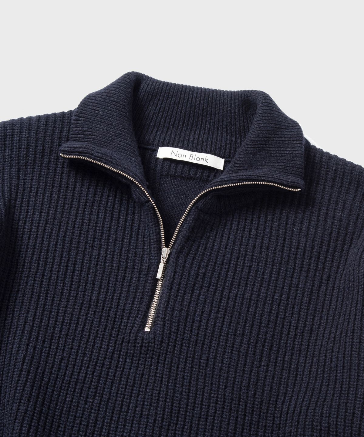 넌블랭크(NONBLANK) 루즈 핏 하프 집업 칼라 니트_DARK NAVY