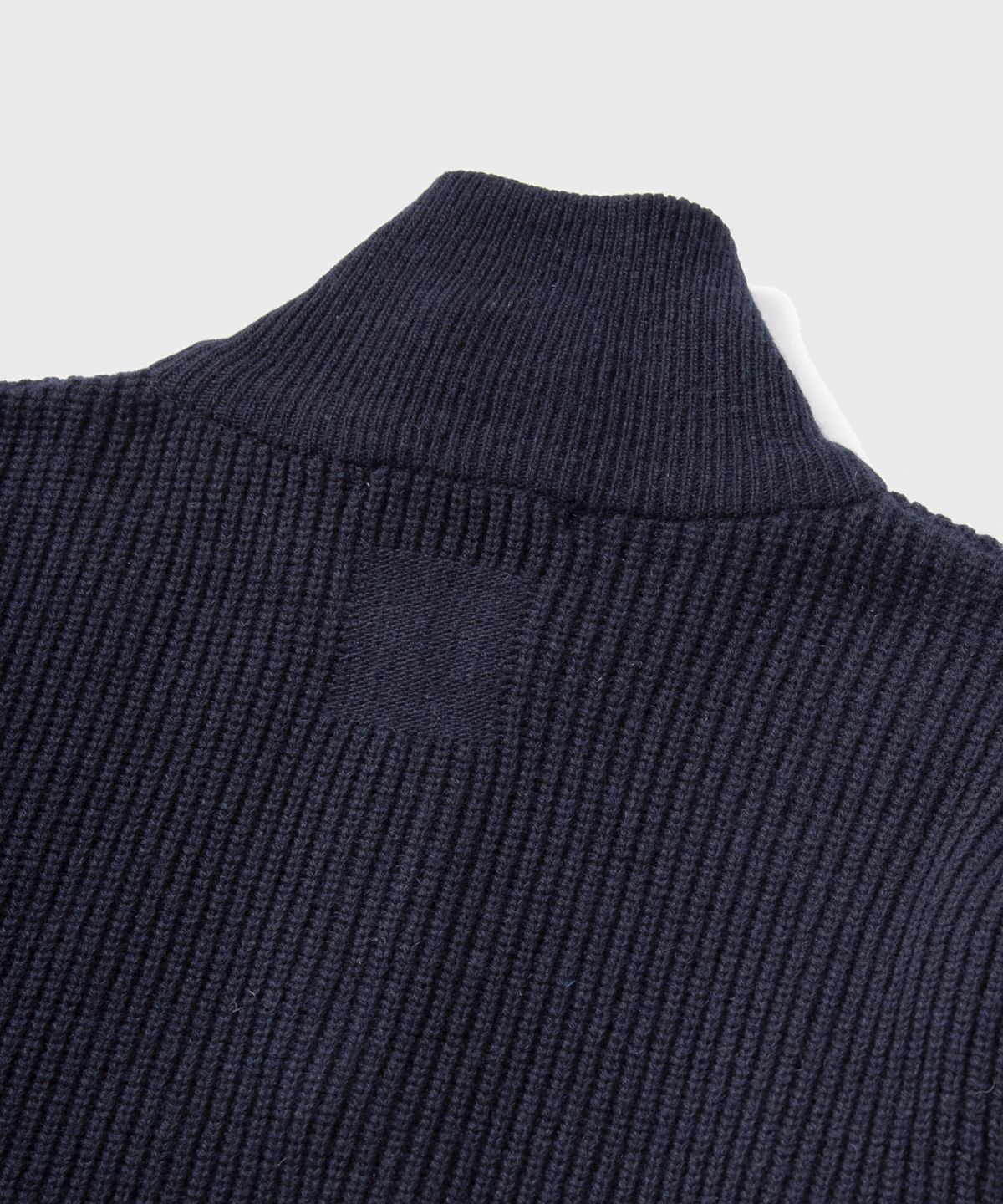 넌블랭크(NONBLANK) 루즈 핏 하프 집업 칼라 니트_DARK NAVY