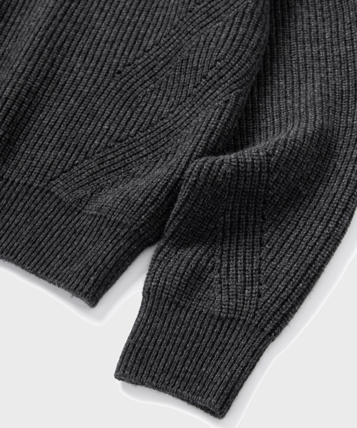 넌블랭크(NONBLANK) 루즈 핏 하프 집업 칼라 니트_CHARCOAL