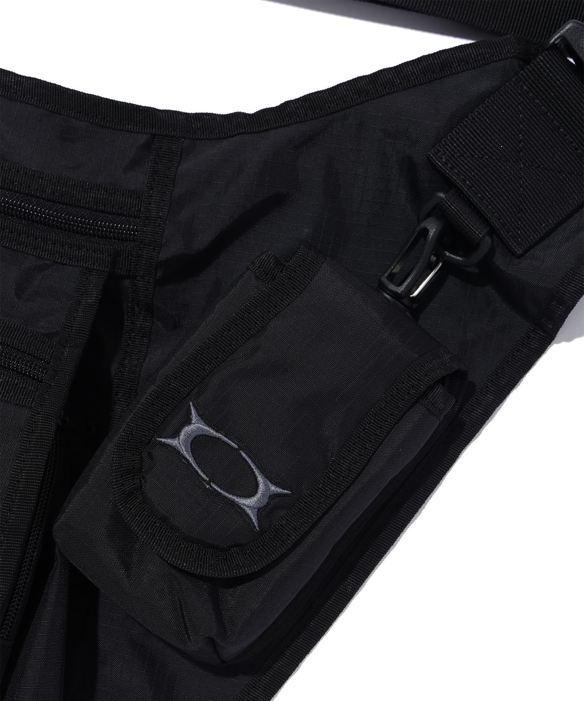 크리틱(CRITIC) UTILITY MESSENGER BAG BLACK