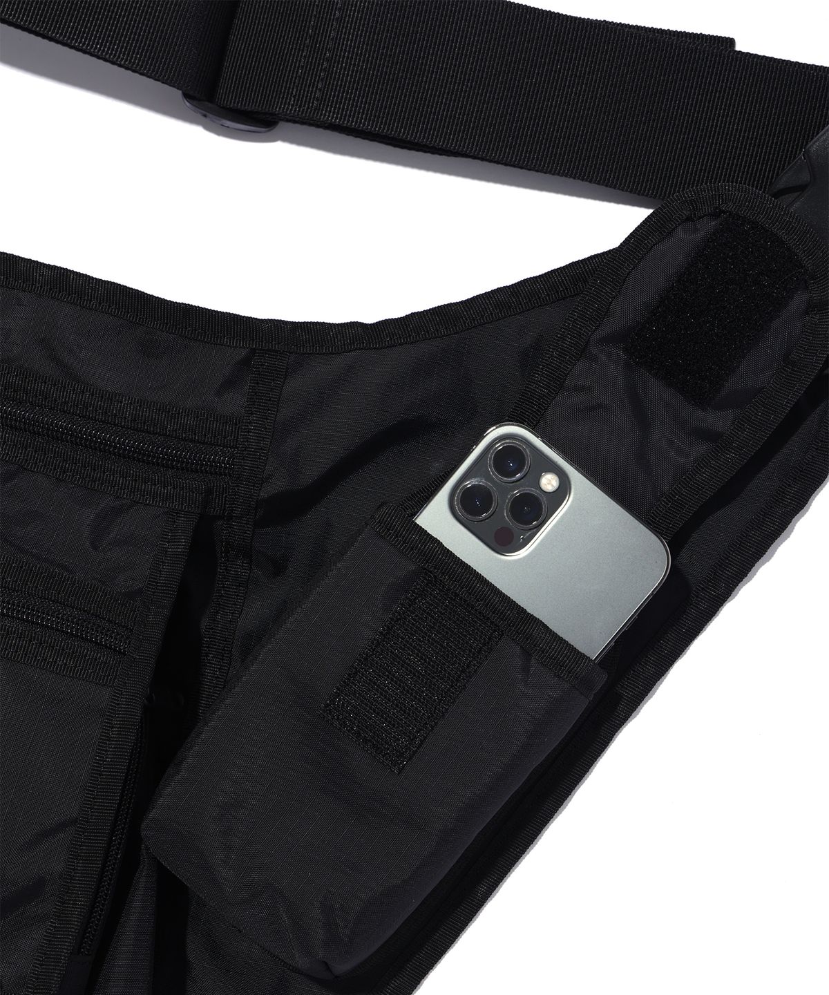 크리틱(CRITIC) UTILITY MESSENGER BAG BLACK