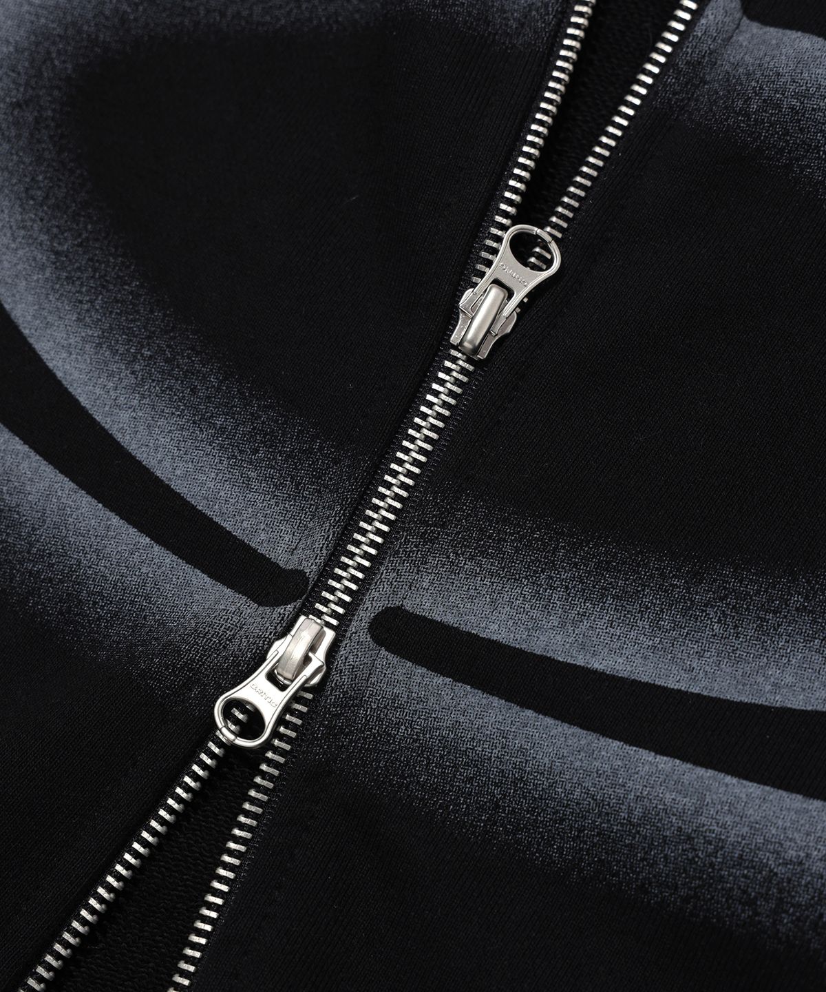 크리틱(CRITIC) WORMHOLE LOGO HOODIE ZIP-UP BLACK
