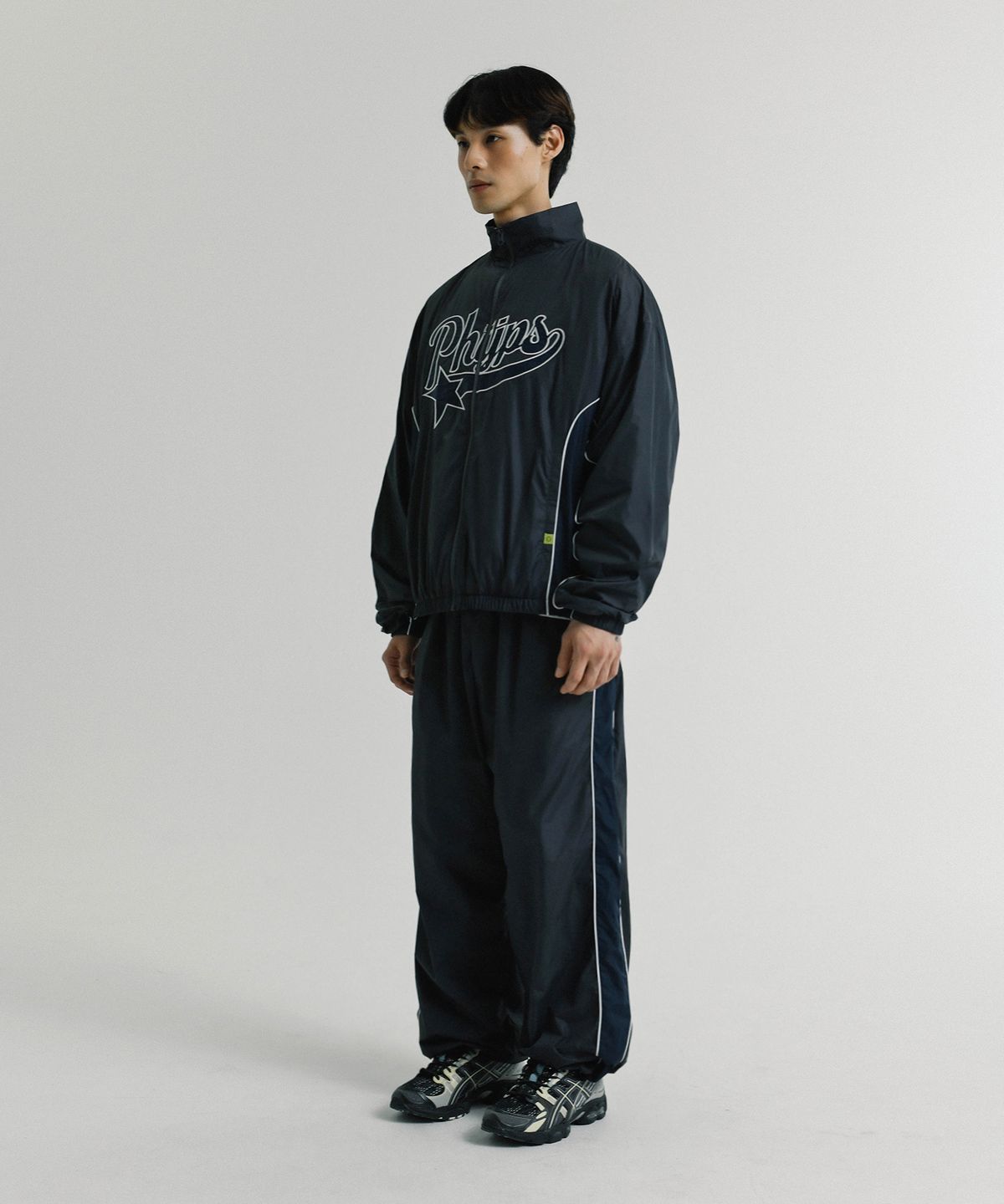 피지컬 디파트먼트(PHYSICAL DEPARTMENT) 파이핑 테일 트랙팬츠_브리티쉬 그린