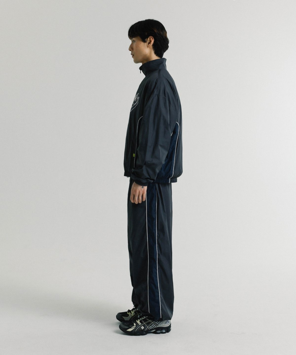 피지컬 디파트먼트(PHYSICAL DEPARTMENT) 파이핑 테일 트랙팬츠_브리티쉬 그린