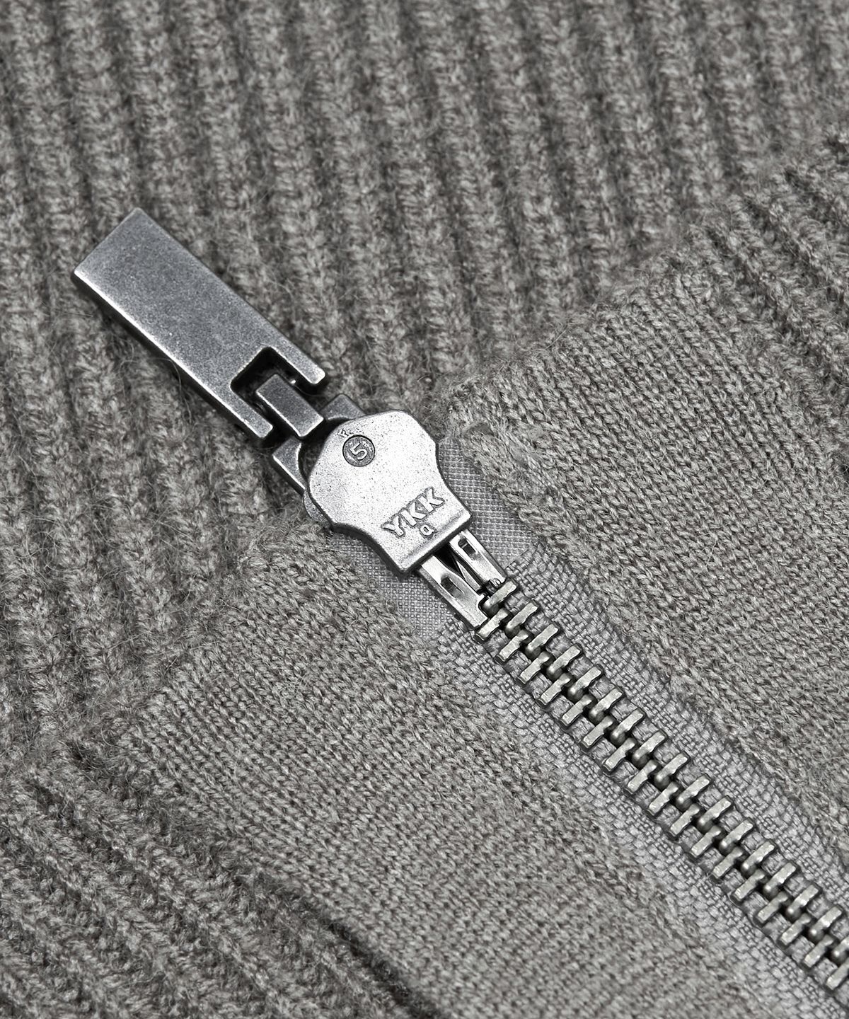 토피(TOFFEE) 카라 투웨이 집업  니트 (GREY)