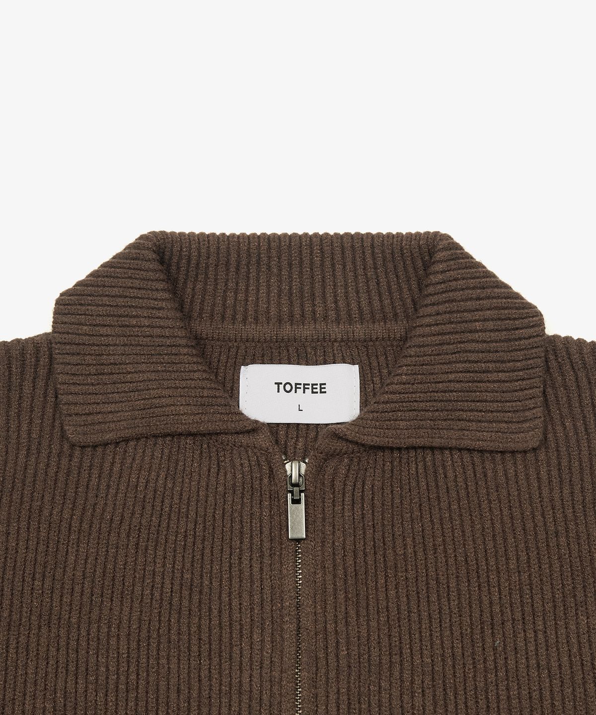 토피(TOFFEE) 카라 투웨이 집업  니트 (BROWN)