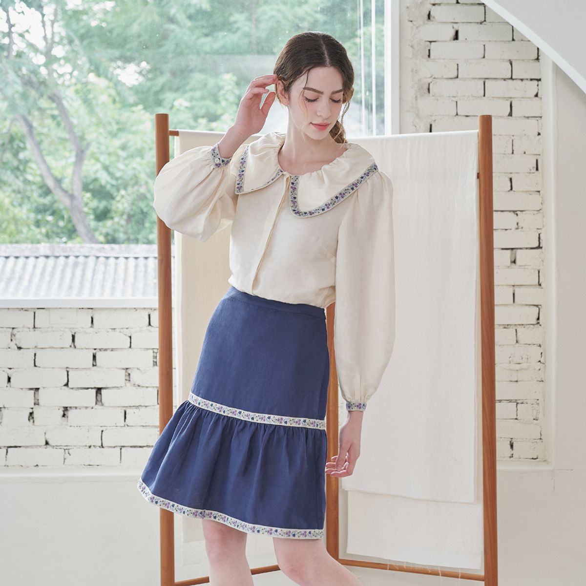 제이올(J-ALL) 엘레나 린넨 블랜드 미니 스커트