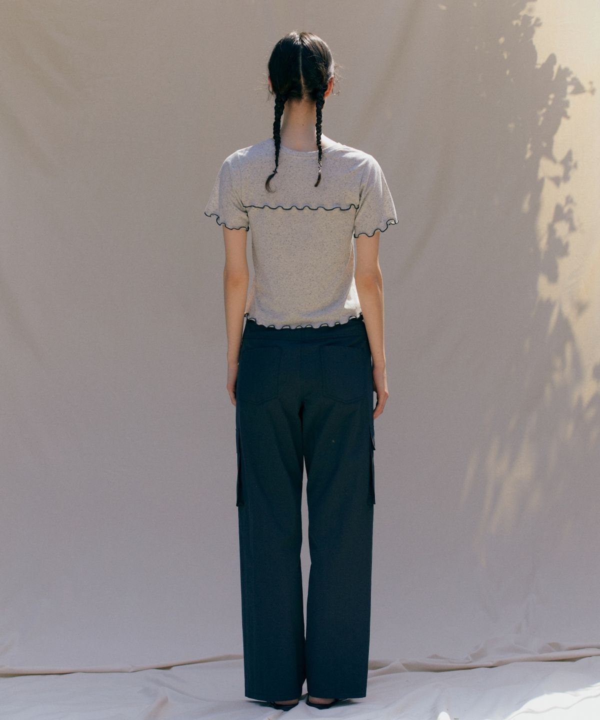 어나우트(UNNOUT) WAVE LINE COOKIE T-SHIRT - CHARCOAL