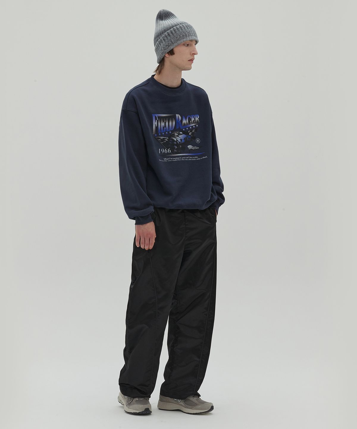 세컨모놀로그(SECONDMONO) 필드레이서 그래픽 오버핏 스웻셔츠 네이비 SETS015NAVY