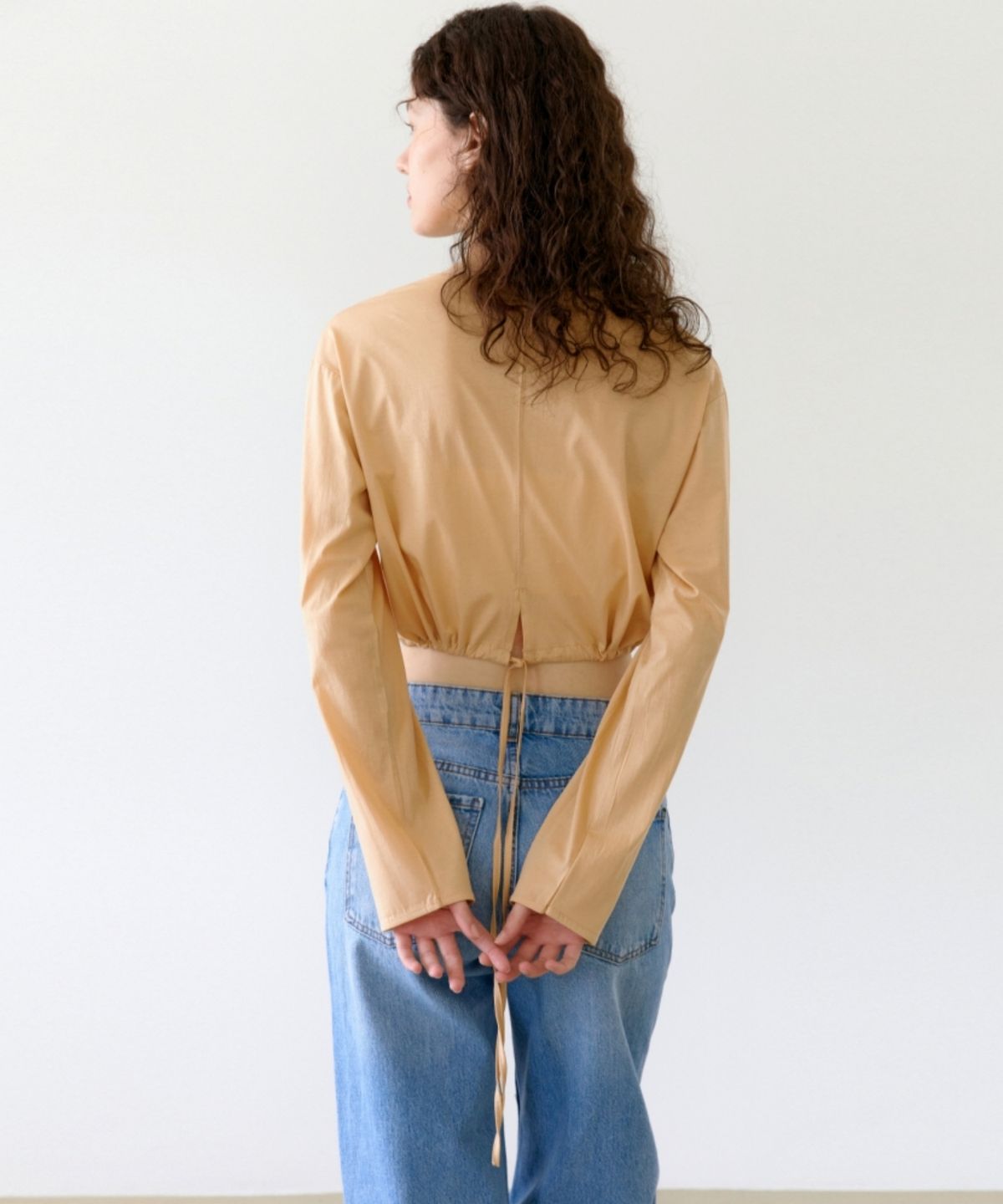 어나우트(UNNOUT) CROP JERSEY SLIT CARDIGAN - APRICOT