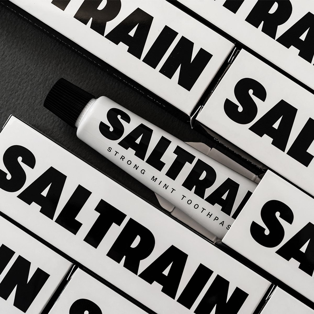 솔트레인(SALT RAIN) 그레이 솔트 스트롱 민트 블랙 치약 30g