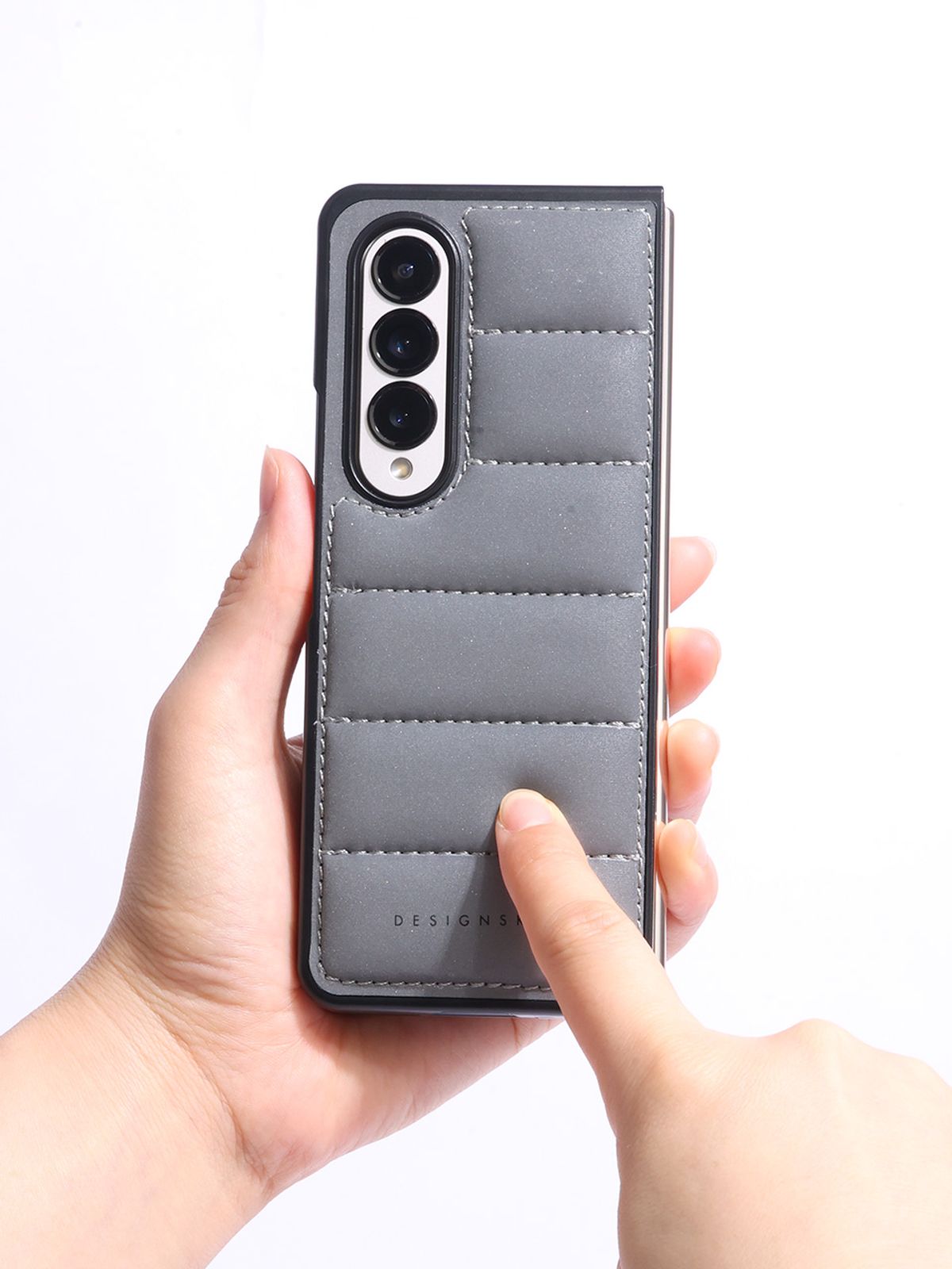 디자인스킨(DESIGNSKIN) 갤럭시Z폴드4 엠보 케이스-리플렉티브 실버