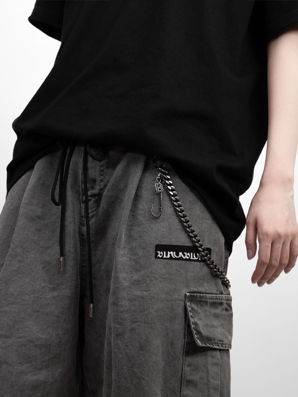 블랙블론드(BLACKBLOND) 비비디 비 로고 바지 체인 (실버)