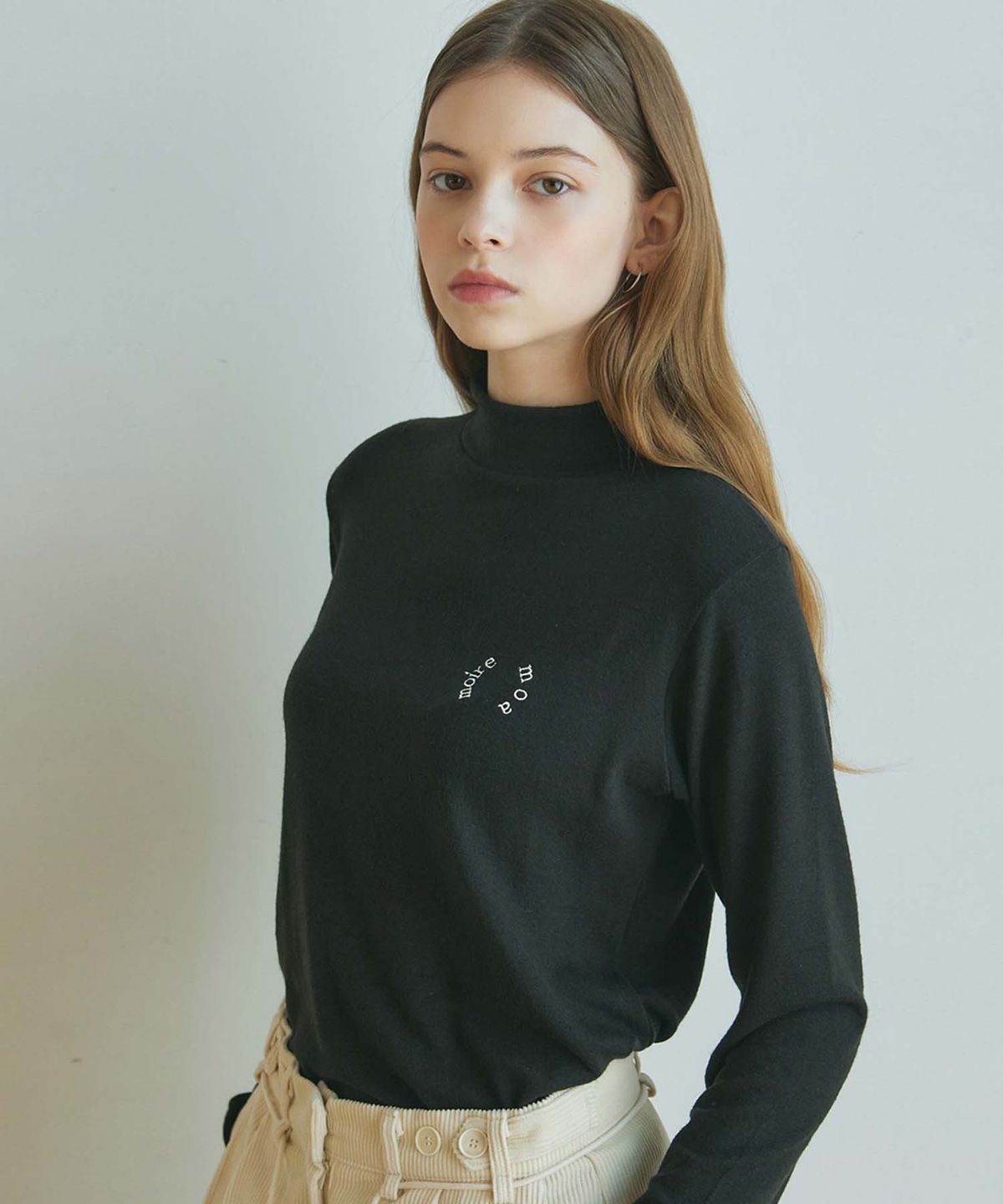 무아르모아(MOIREMOA) Basic angora turtleneck-black