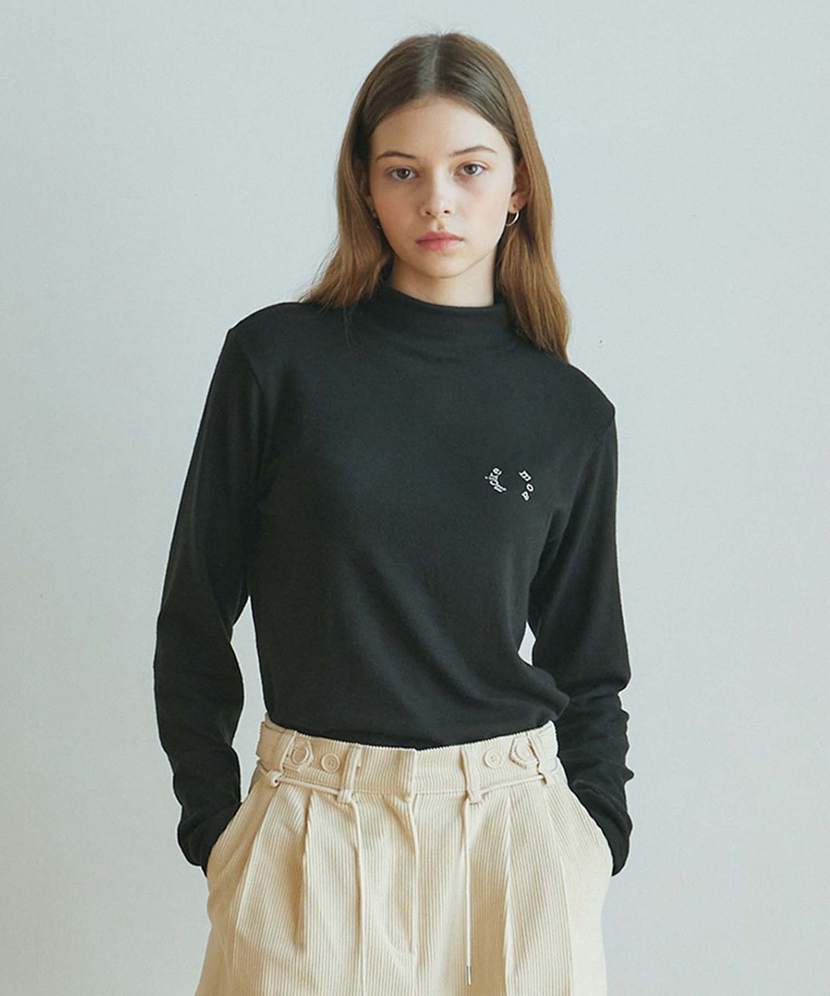 무아르모아(MOIREMOA) Basic angora turtleneck-black