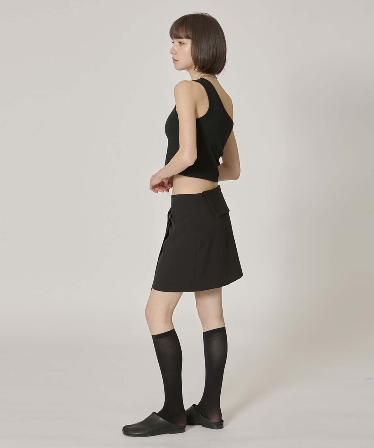 무아르모아(MOIREMOA) low rise wrap skirt - black
