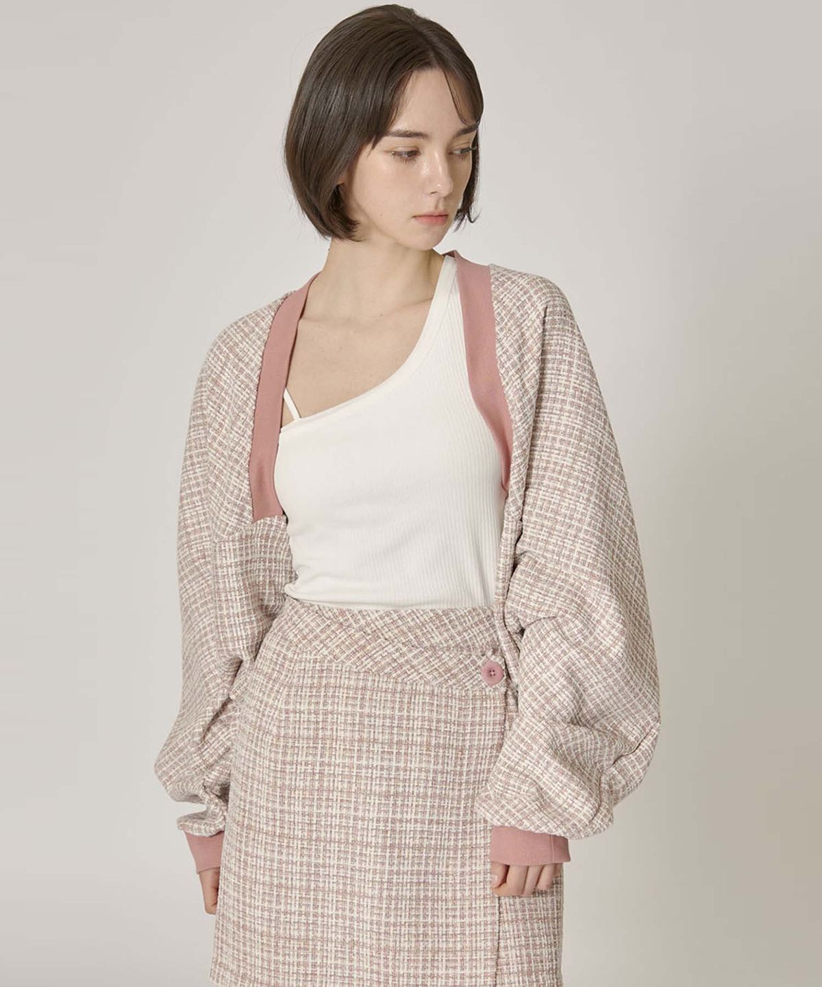무아르모아(MOIREMOA) Blossom Tweed Bolero Cardigan - Pink