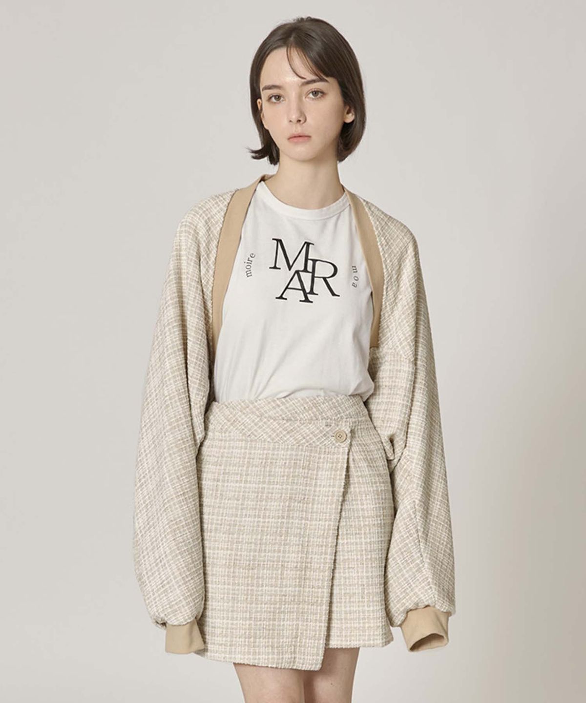 무아르모아(MOIREMOA) Blossom Tweed Bolero Cardigan-Beige