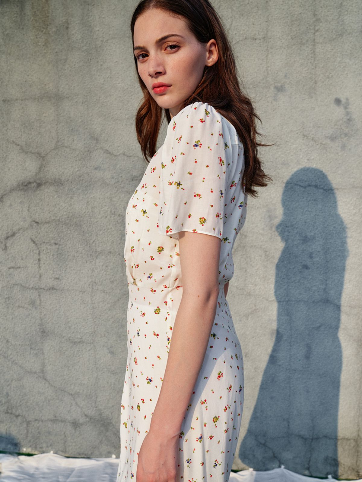 쏘리, 투 머치 러브(SORRY, TOO MUCH LOVE) V-neck Flower Button Down Dress_Ivory