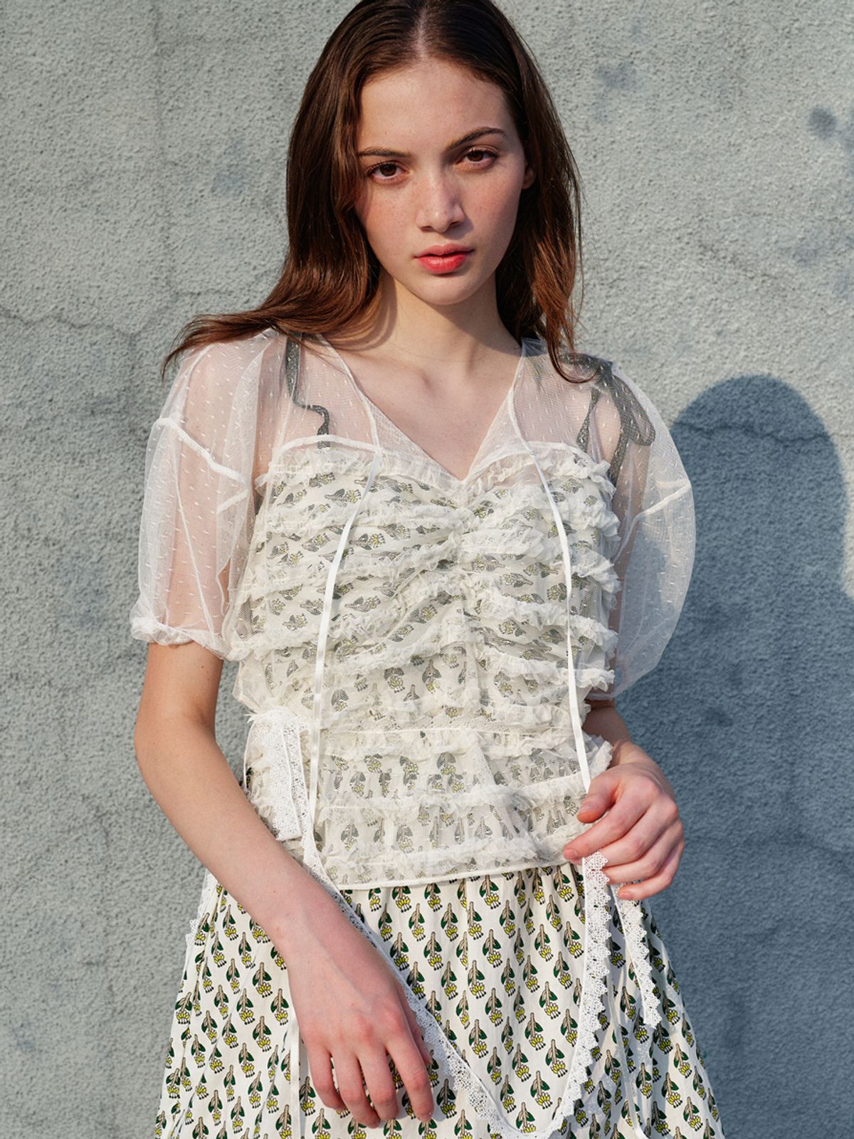 쏘리, 투 머치 러브(SORRY, TOO MUCH LOVE) Sweet Heart Lace Frill Blouse_Cream