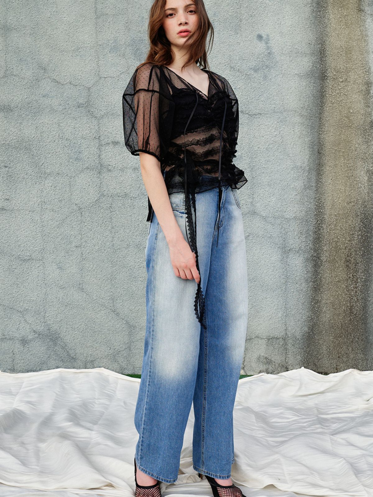 쏘리, 투 머치 러브(SORRY, TOO MUCH LOVE) Sweet Heart Lace Frill Blouse_Black