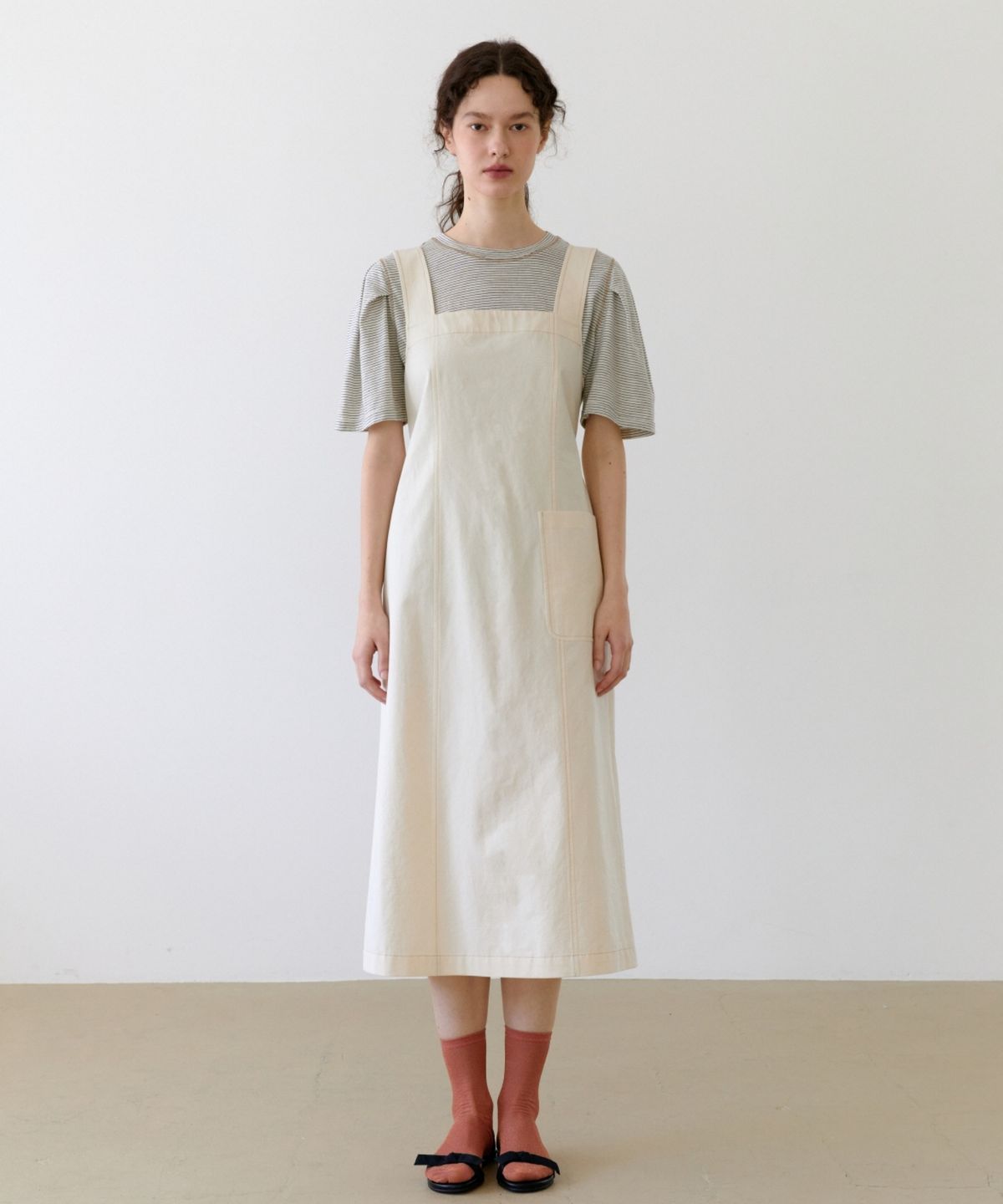 어나우트(UNNOUT) COTTON SUSPENDER DRESS - ECRU
