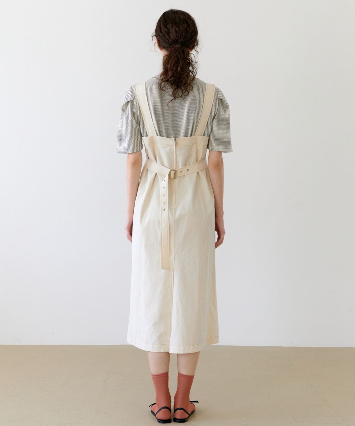 어나우트(UNNOUT) COTTON SUSPENDER DRESS - ECRU