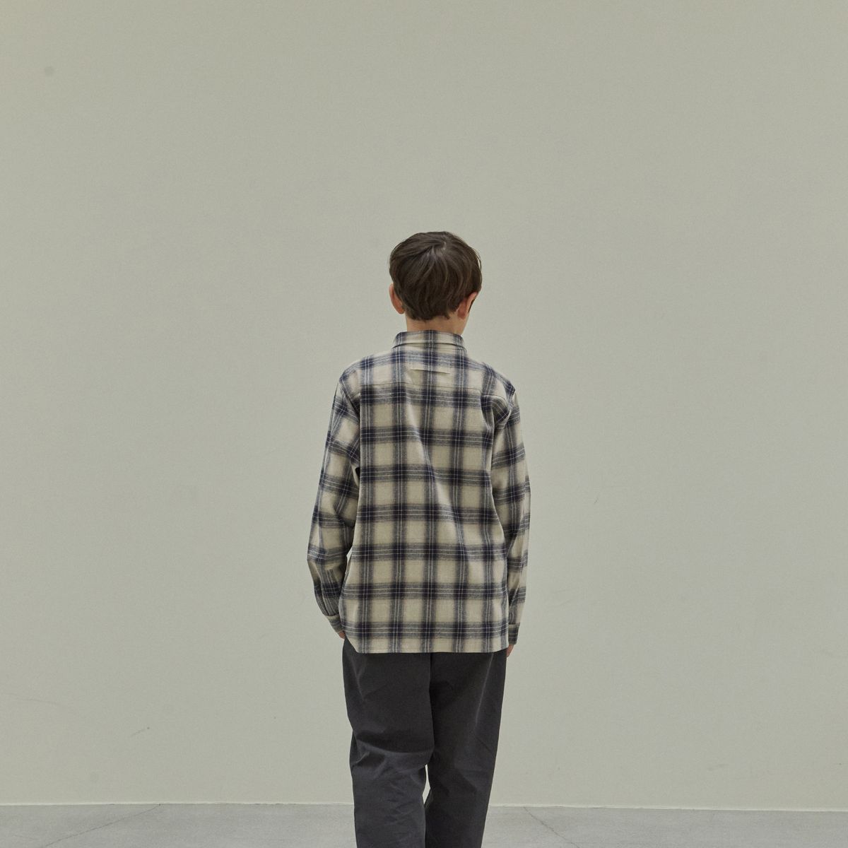 벤(BBEEEENN) 체크 포켓 셔츠_베이지