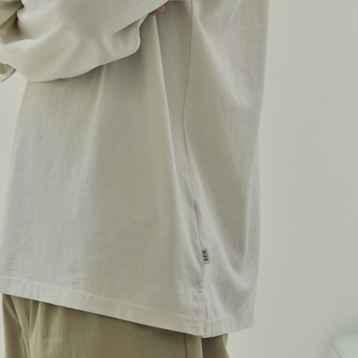 벤(BBEEEENN) MENS) 리브드 슬리브 T_에크루