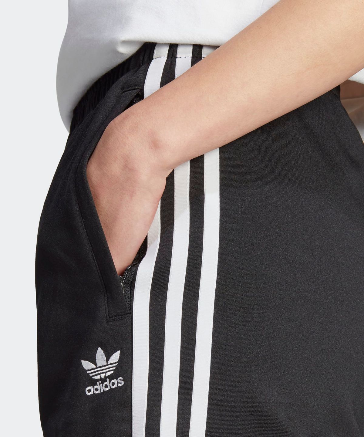 아디다스(ADIDAS) SST 트랙 팬츠 - 블랙 / IK6555