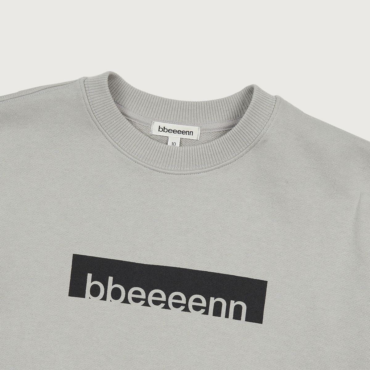 벤(BBEEEENN) 박스 로고 맨투맨_라이트 그레이